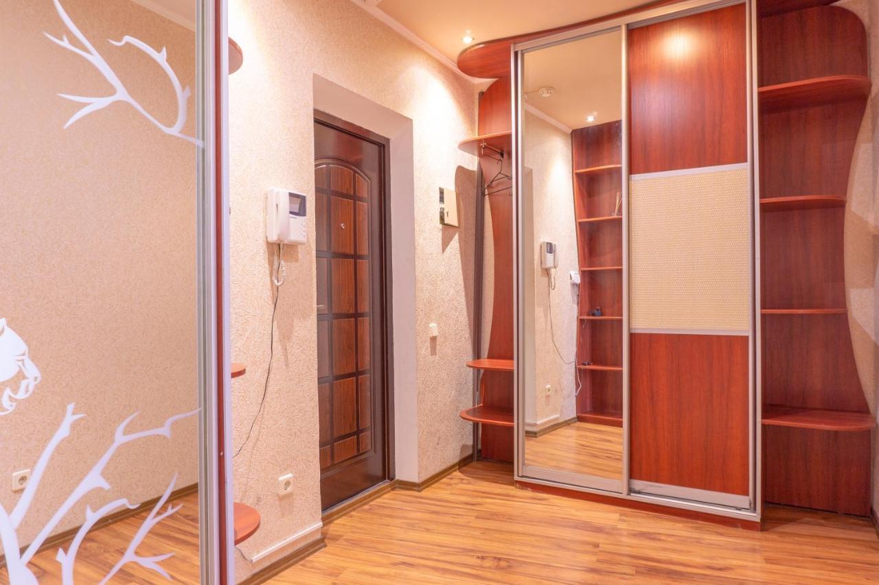 Big Studio Apartment Near River Mall كييف المظهر الخارجي الصورة