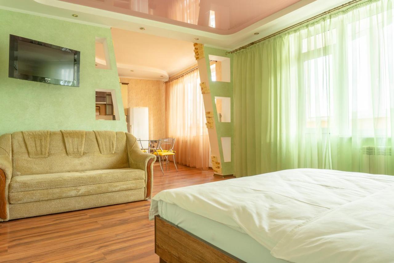 Big Studio Apartment Near River Mall كييف المظهر الخارجي الصورة