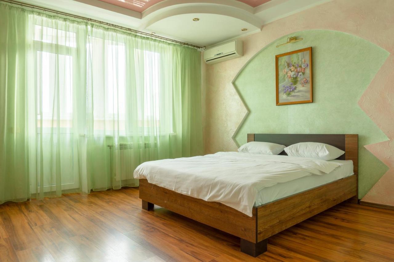 Big Studio Apartment Near River Mall كييف المظهر الخارجي الصورة