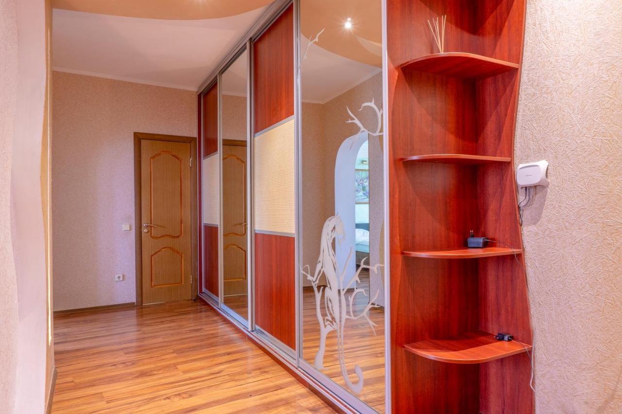 Big Studio Apartment Near River Mall كييف المظهر الخارجي الصورة