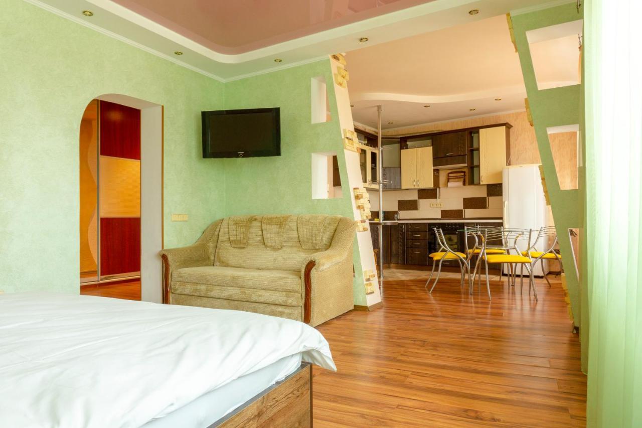 Big Studio Apartment Near River Mall كييف المظهر الخارجي الصورة