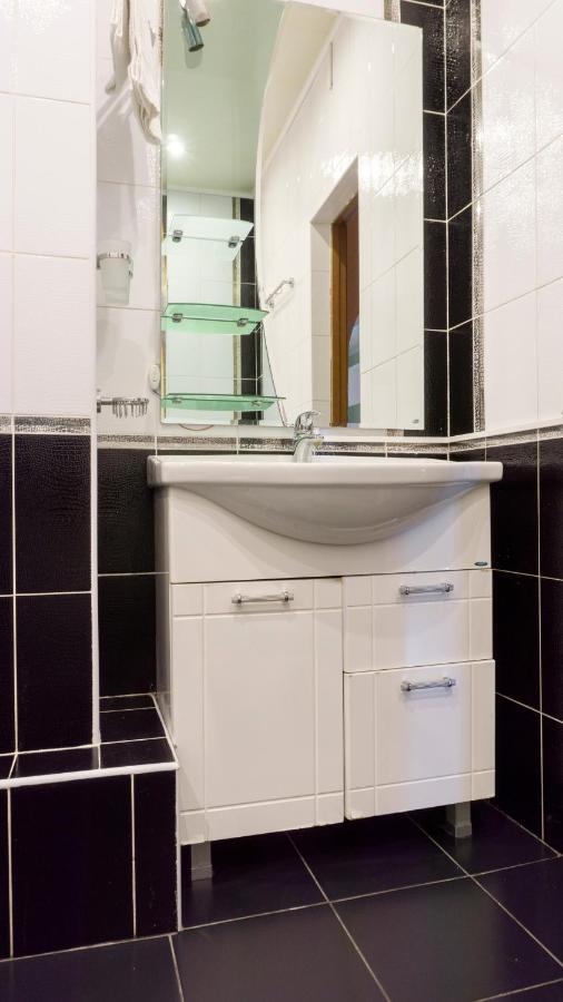 Big Studio Apartment Near River Mall كييف المظهر الخارجي الصورة