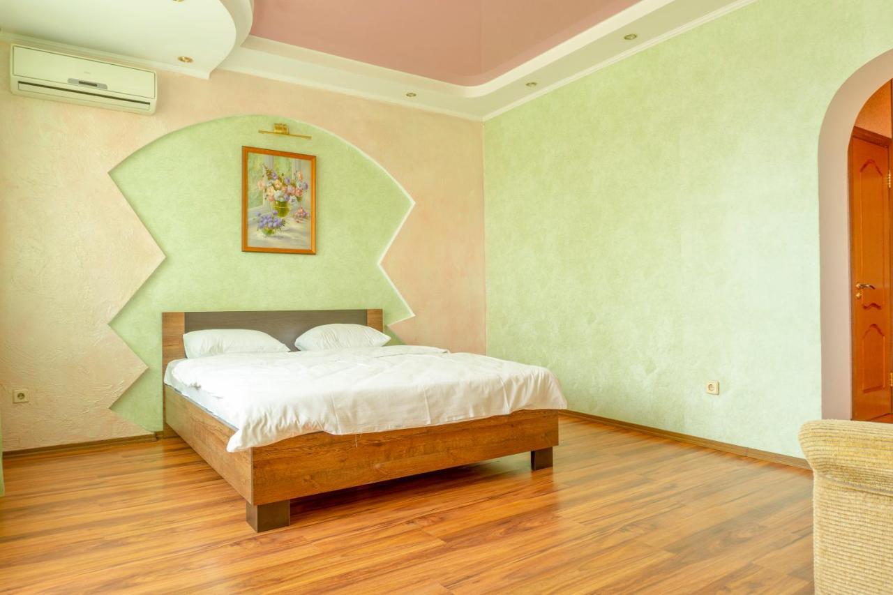 Big Studio Apartment Near River Mall كييف المظهر الخارجي الصورة