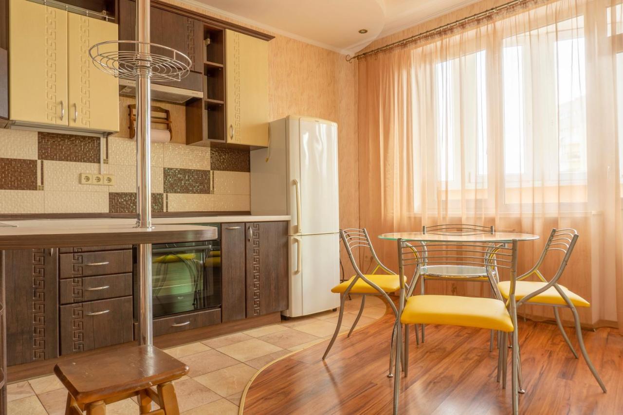 Big Studio Apartment Near River Mall كييف المظهر الخارجي الصورة